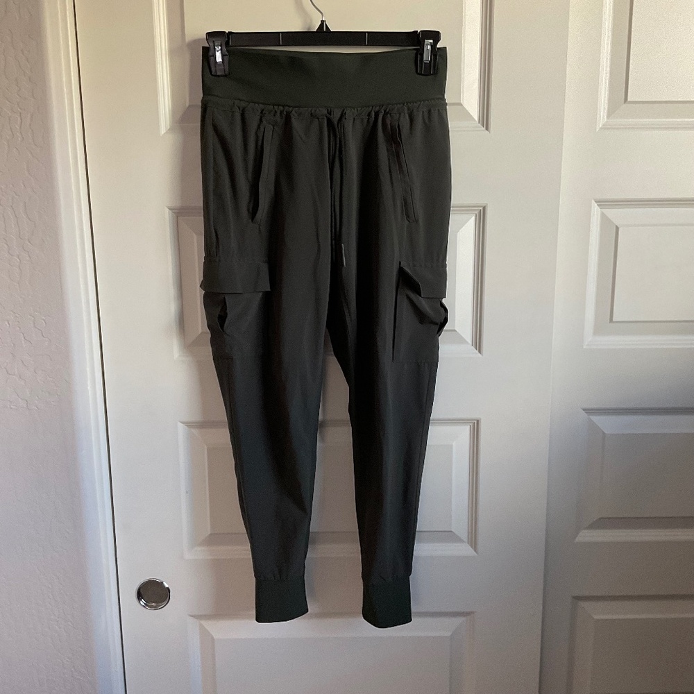 Athleta Salutation Cargo Joggers - Olive Green/Grey‎ - Size 2